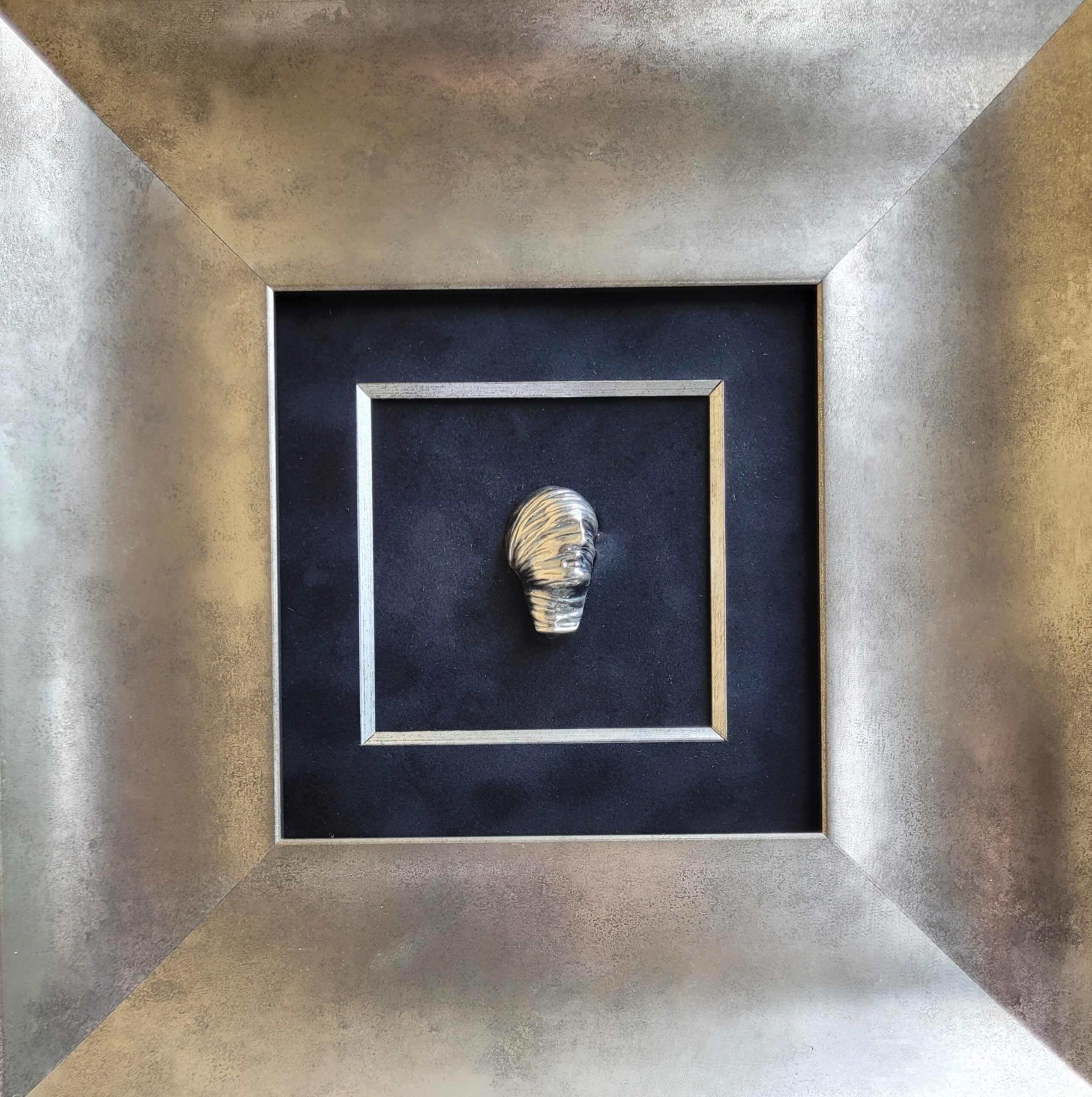 IGOR MITORAJ Płaskorzeźba 'Testa addormentata'