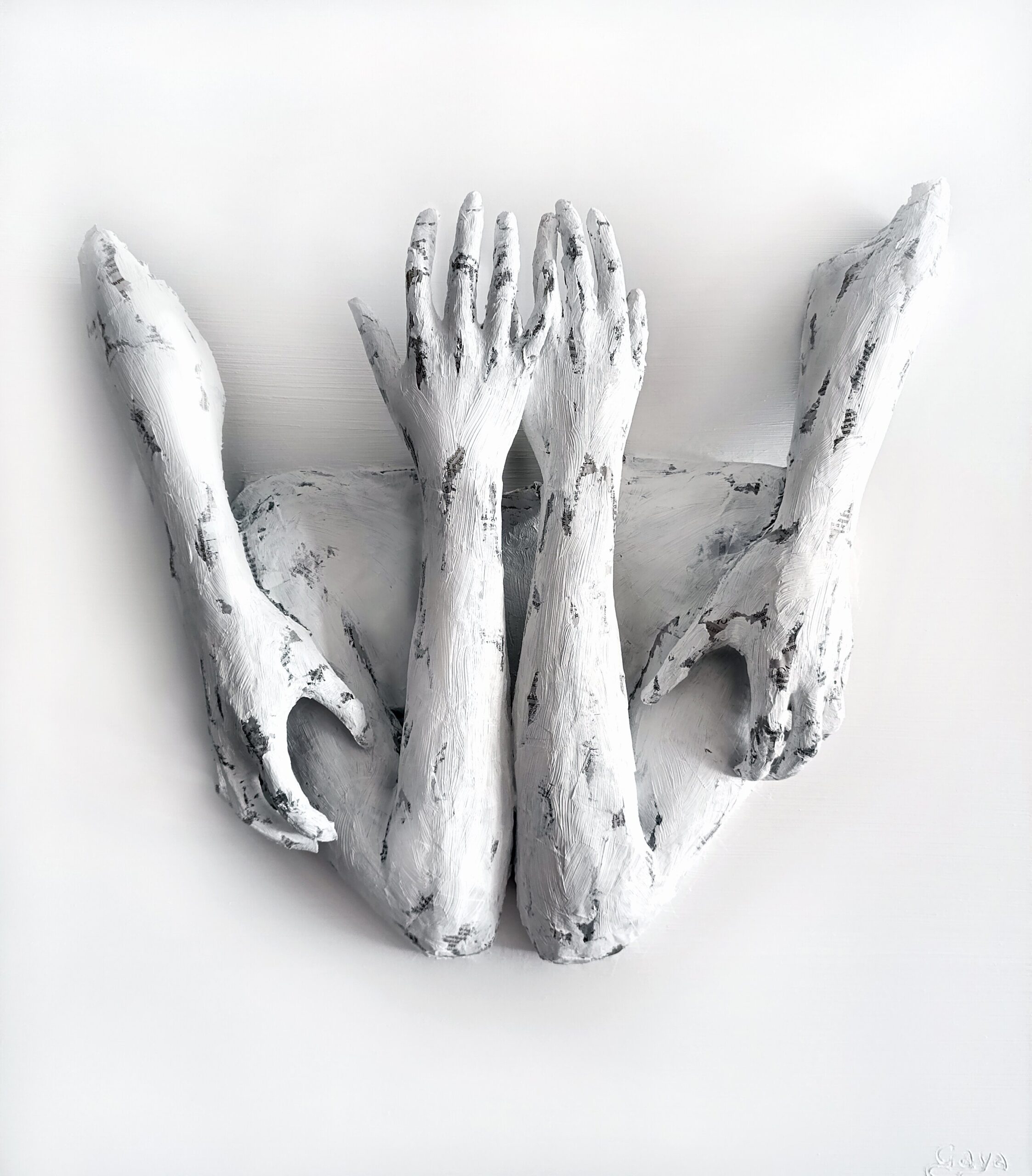 GAYA LASTOVJAK 'Niezrozumienie' 2025, 80x70x14cm, technika własna, papier mache, płótno, farba olejna