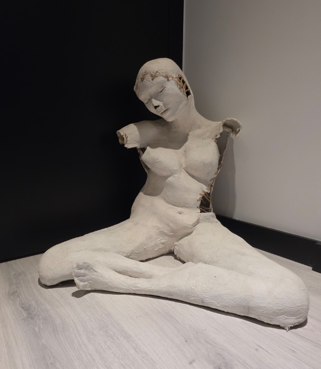 GAYA LASTOVJAK 'Niedokończeni' 2017, technika własna, papier mache, 65x65x40cm